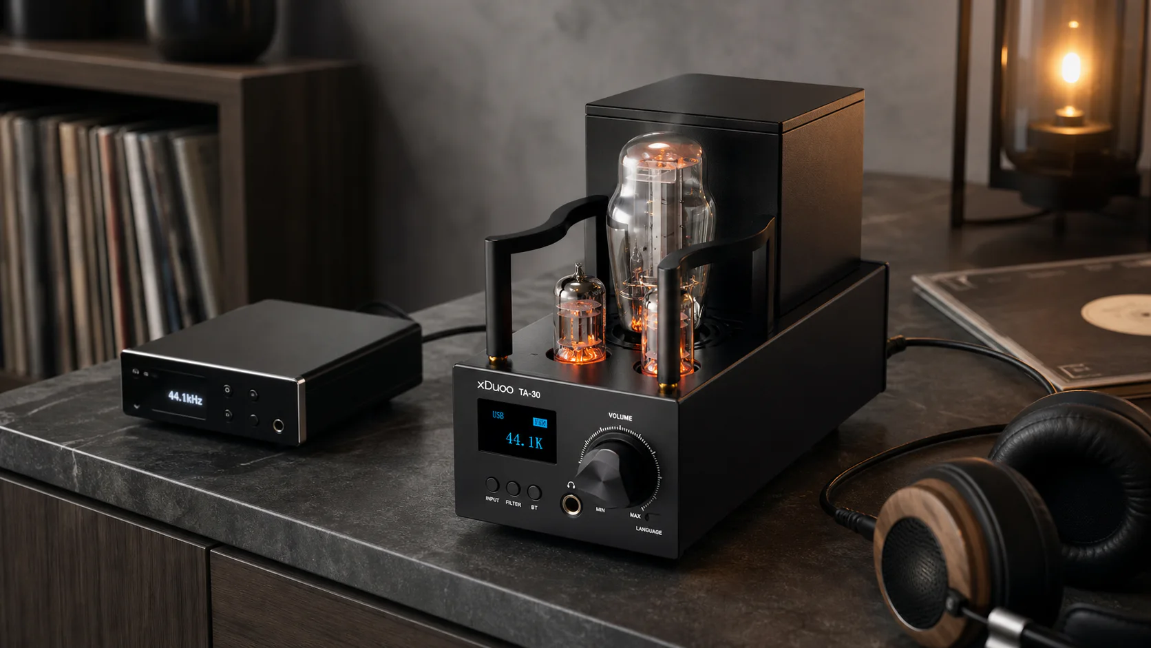 High-performance desktop DAC and tube headphone amplifier