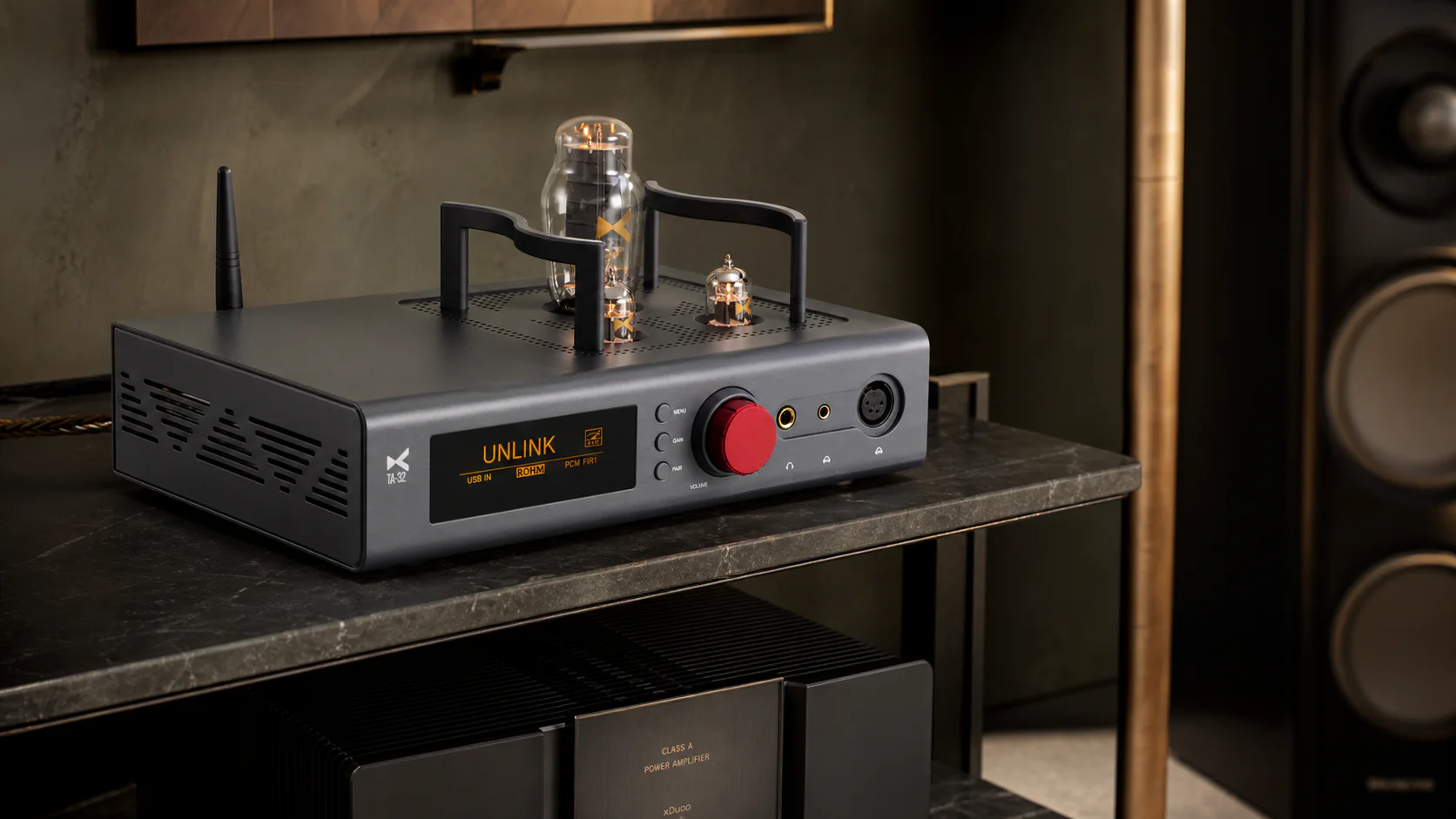 Flagship balanced DAC and tube headphone amplifier with replaceable DAC module